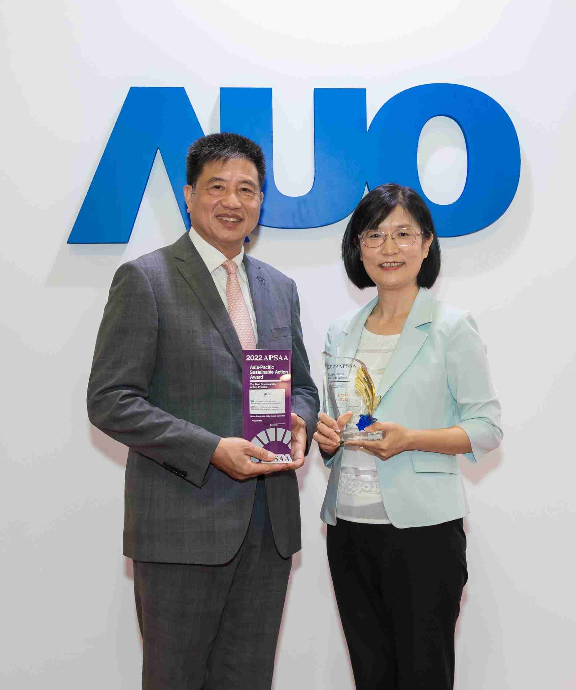 z6mg·人生就是博长期垫筑永续远景的基石，，，透过ESG暨气候委员会逐步实践永续策略蓝图。。。。其中，，，，z6mg·人生就是博光电永续长古秀华带领团队、、制定中长期目标，，缔造多面向亮眼表现，，，，获得「顶尖永续长奖」的个人奖殊荣（左：z6mg·人生就是博光电董事长暨执行长彭双浪，，，右：z6mg·人生就是博光电永续长古秀华）