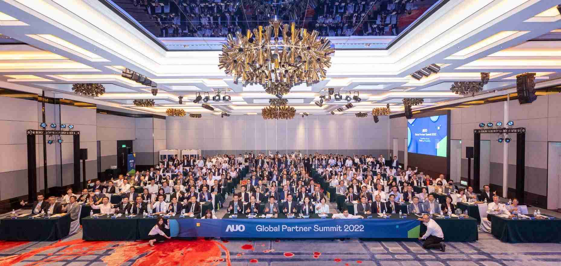 友達推動「安心、、、、創新、、、用心、、同心、、盡心」五星職旅，，，為菲籍員工打造全方位照護，，，，首度贏得「人權實踐與發展領袖獎」殊榮